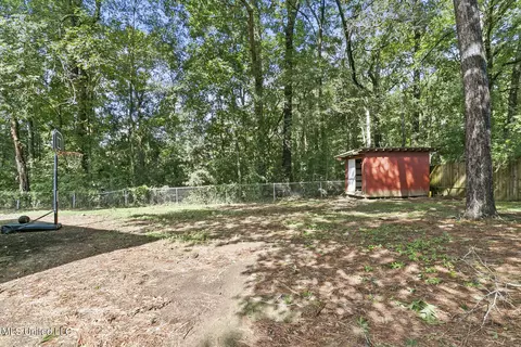 Exterior - 1136 Ellington Ct, Brandon, MS 39042 photo 2 of 4