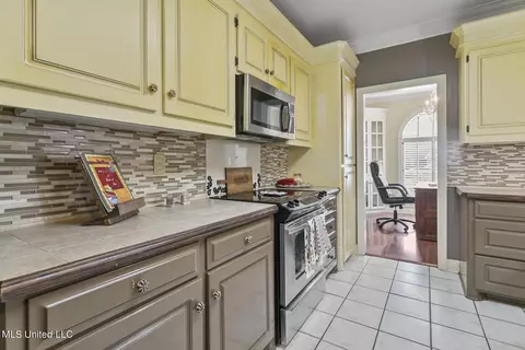 Kitchen - 1136 Ellington Ct, Brandon, MS 39042 photo 3 of 5