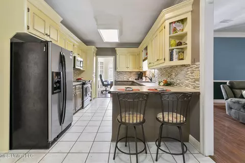Kitchen - 1136 Ellington Ct, Brandon, MS 39042 photo 4 of 5