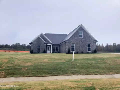 196 Cadet Dr, Senatobia, MS 38668