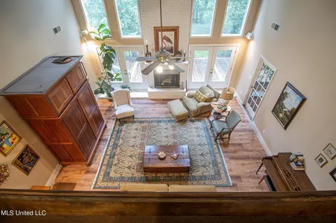 Living - 20162 Lovers Ln, Long Beach, MS 39560 photo 3 of 3