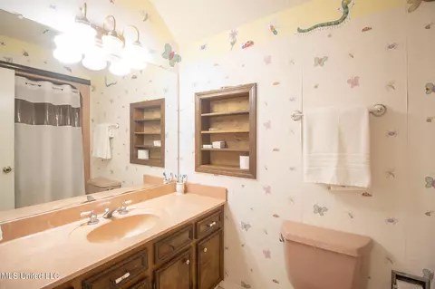 Bath - 20162 Lovers Ln, Long Beach, MS 39560 photo 6 of 8