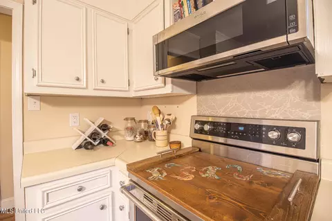 Kitchen - 20162 Lovers Ln, Long Beach, MS 39560 photo 2 of 2