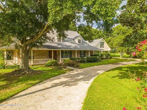 20162 Lovers Ln, Long Beach, MS 39560