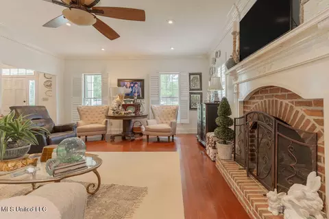 Living - 105 Third St, Flora, MS 39071 photo 3 of 5