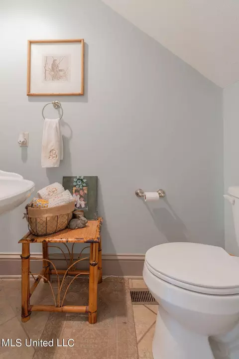 Bath - 105 Third St, Flora, MS 39071 photo 1 of 17