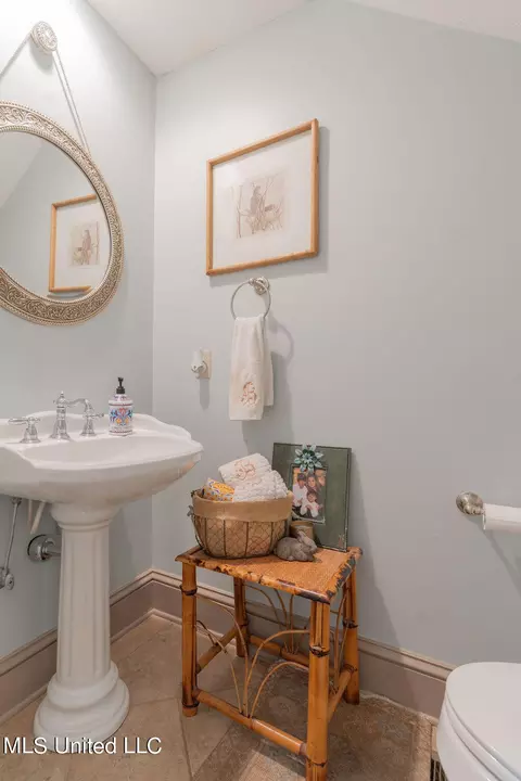 Bath - 105 Third St, Flora, MS 39071 photo 2 of 17