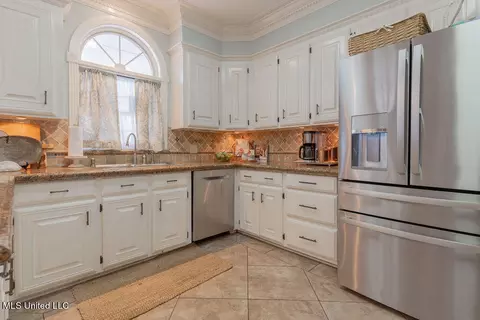 Kitchen - 105 Third St, Flora, MS 39071 photo 4 of 6