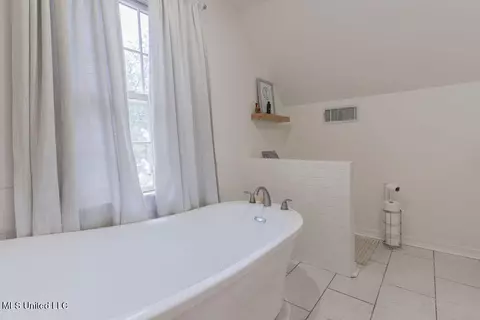 Bath - 105 Third St, Flora, MS 39071 photo 14 of 17