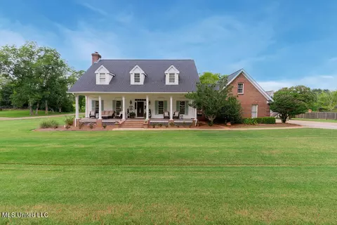 105 Third St, Flora, MS 39071