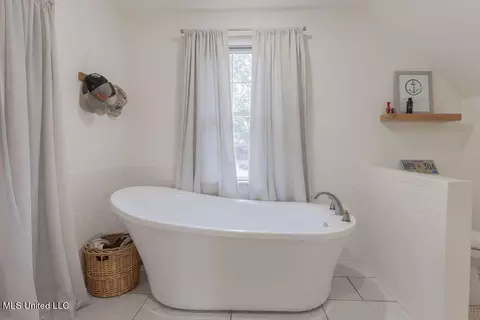 Bath - 105 Third St, Flora, MS 39071 photo 13 of 17