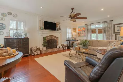 Living - 105 Third St, Flora, MS 39071 photo 1 of 5