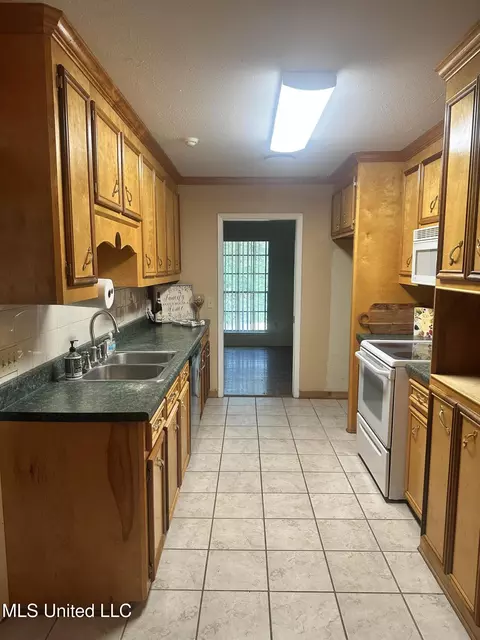 Kitchen - 231 Zelma Ln, Florence, MS 39073 photo 1 of 2