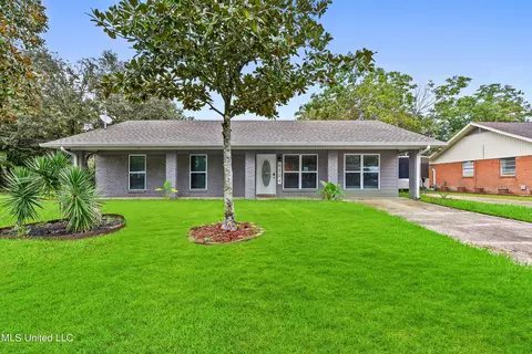 6504 Lancaster Blvd, Ocean Springs, MS 39564