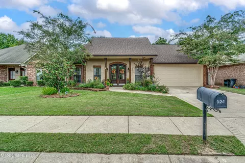 924 Frisky Dr, Brandon, MS 39047 photo 1