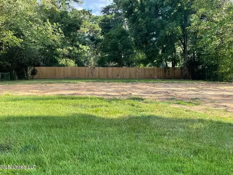 1227 Springdale Dr, Jackson, MS 39211