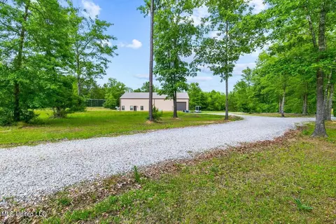 1942 Monterey Rd, Florence, MS 39073