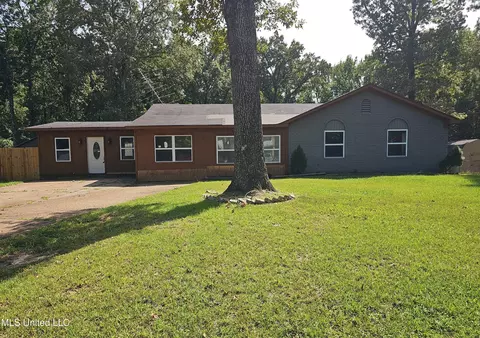 5601 Caroline Dr, Horn Lake, MS 38637