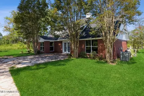 377 Pecan Cir, State Line, MS 39362 photo 2