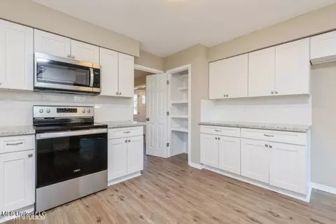 377 Pecan Cir, State Line, MS 39362 photo 6