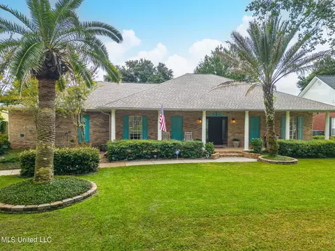 209 E 3rd St, Long Beach, MS 39560 photo 2