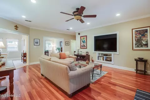 209 E 3rd St, Long Beach, MS 39560 photo 7