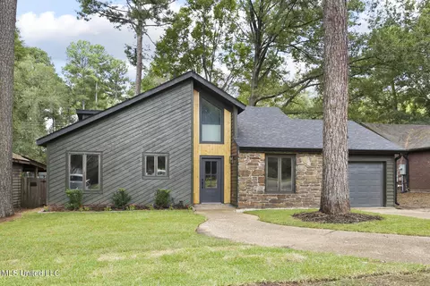 635 S Deerfield Dr, Canton, MS 39046
