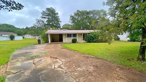 1034 Avalon Cir, Kosciusko, MS 39090