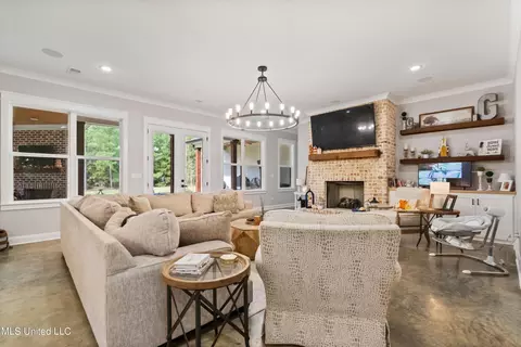 Living - 6980 Vaiden Rd, Hernando, MS 38632 photo 1 of 3