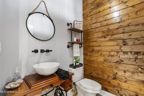 Bath - 6980 Vaiden Rd, Hernando, MS 38632 photo 1 of 8