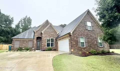 669 Buttermilk Dr, Nesbit, MS 38651