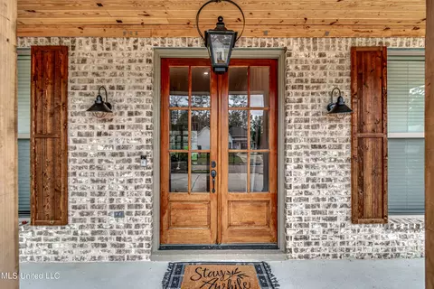 Exterior - 400 Brazos Dr, Brandon, MS 39047 photo 4 of 8