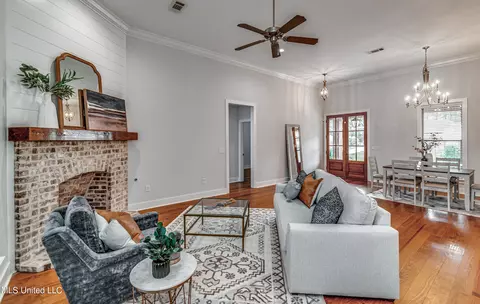 Living - 400 Brazos Dr, Brandon, MS 39047 photo 1 of 1