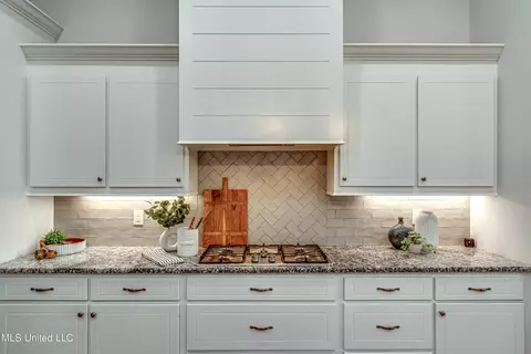 Kitchen - 400 Brazos Dr, Brandon, MS 39047 photo 4 of 4