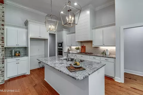 Kitchen - 400 Brazos Dr, Brandon, MS 39047 photo 2 of 4