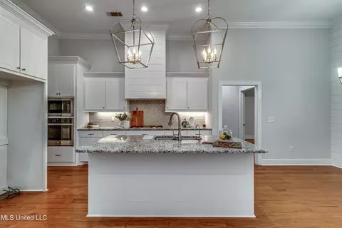 Kitchen - 400 Brazos Dr, Brandon, MS 39047 photo 1 of 4