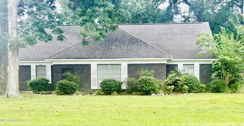 201 W Barton Ave, Greenwood, MS 38930