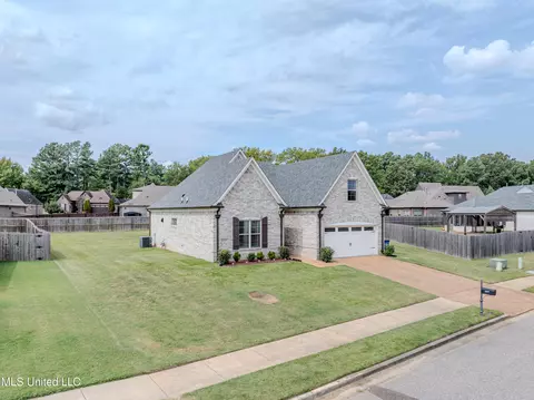 4297 Dockery Dr, Olive Branch, MS 38654 photo 2