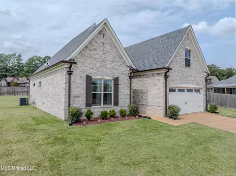 4297 Dockery Dr, Olive Branch, MS 38654 photo 3