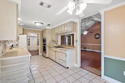 Kitchen - 457 Cedarwood Dr, Jackson, MS 39212 photo 1 of 2