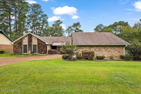 457 Cedarwood Dr, Jackson, MS 39212