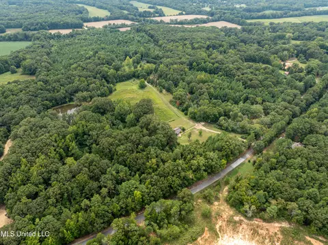 561 Boswell Rd, Holly Springs, MS 38635