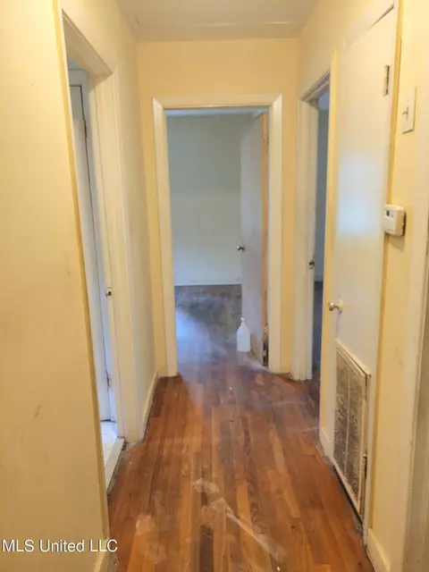 Entry Way - 1032 Capri Circle Cir, Jackson, MS 39209 photo 1 of 1