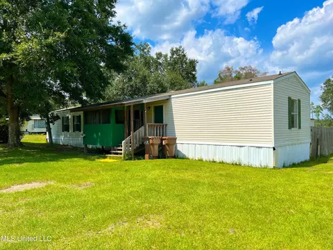 22110 Mcghee Dr, Saucier, MS 39574
