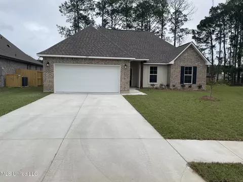 818 Leeward Dr, Biloxi, MS 39532