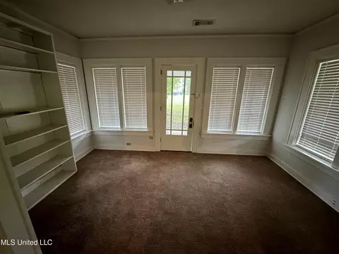 Living - 326 N Ruby Ave, Ruleville, MS 38771 photo 2 of 3