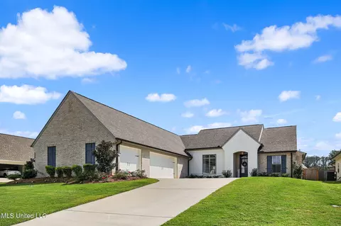 402 Pilot Cir, Brandon, MS 39047 photo 1