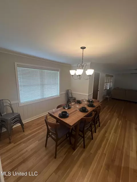 Dining - 4272 Forest Park Dr, Jackson, MS 39211 photo 1 of 2