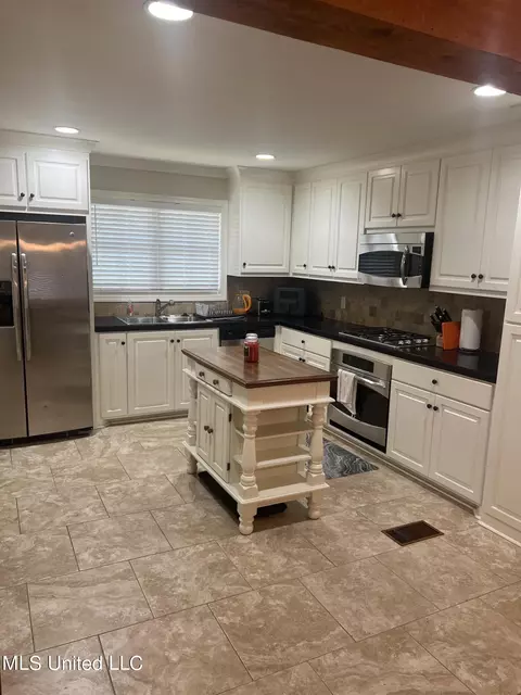 Kitchen - 4272 Forest Park Dr, Jackson, MS 39211 photo 1 of 1