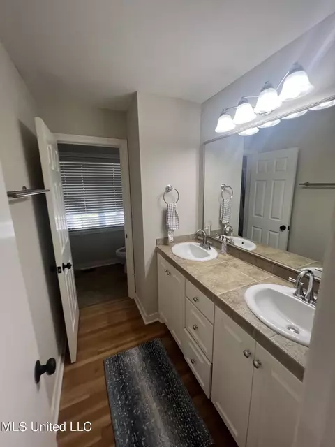 Bath - 4272 Forest Park Dr, Jackson, MS 39211 photo 1 of 2